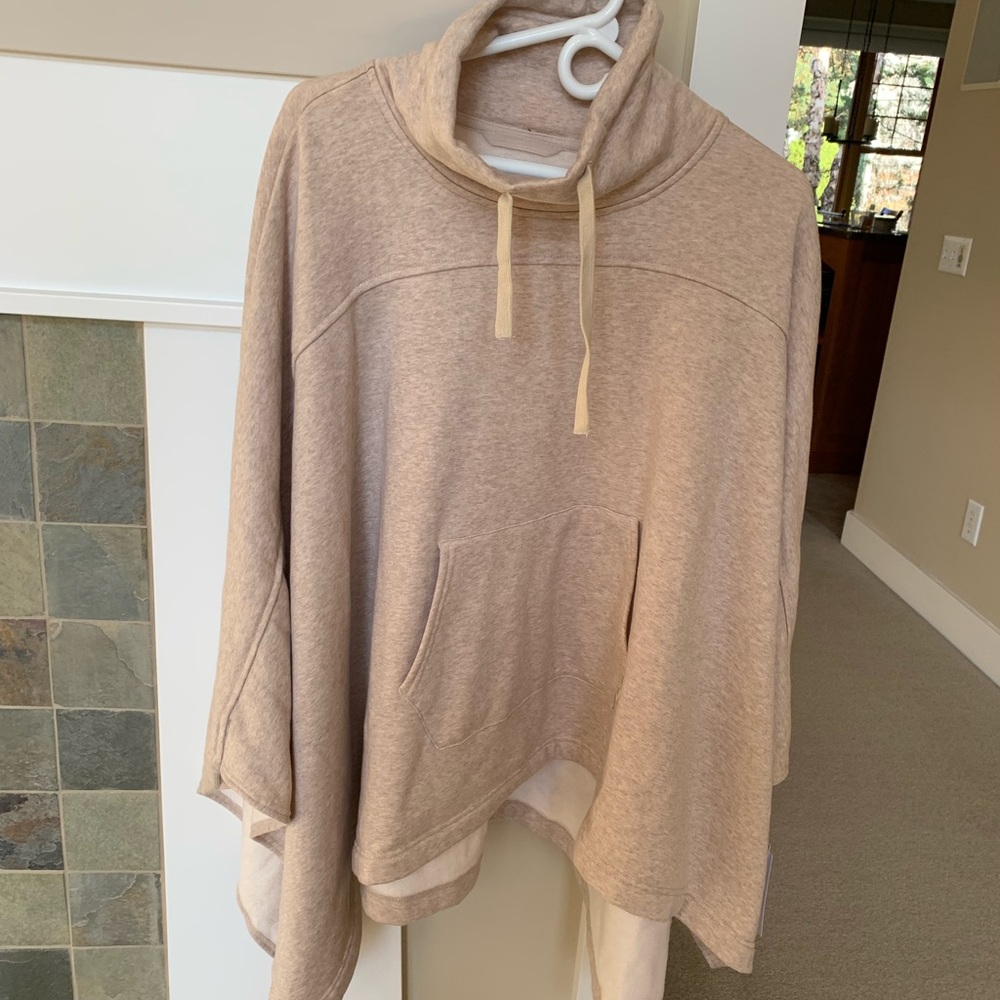 UGG NWT fleece poncho XS/S